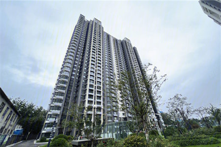 青峰山学校阳光城三室两厅两卫电梯9楼